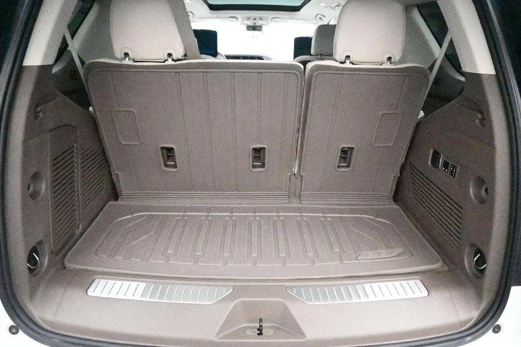Used 2023 White Frost Tricoat GMC Denali image 25