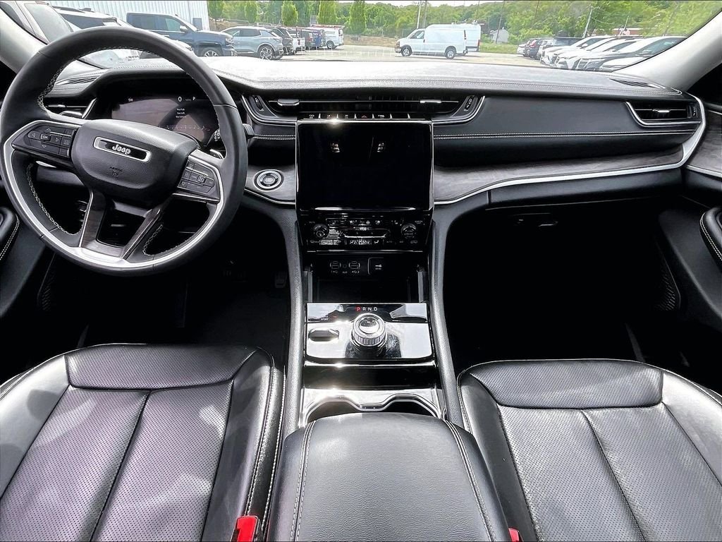 Used 2023 White/off-white Jeep Limited image 22