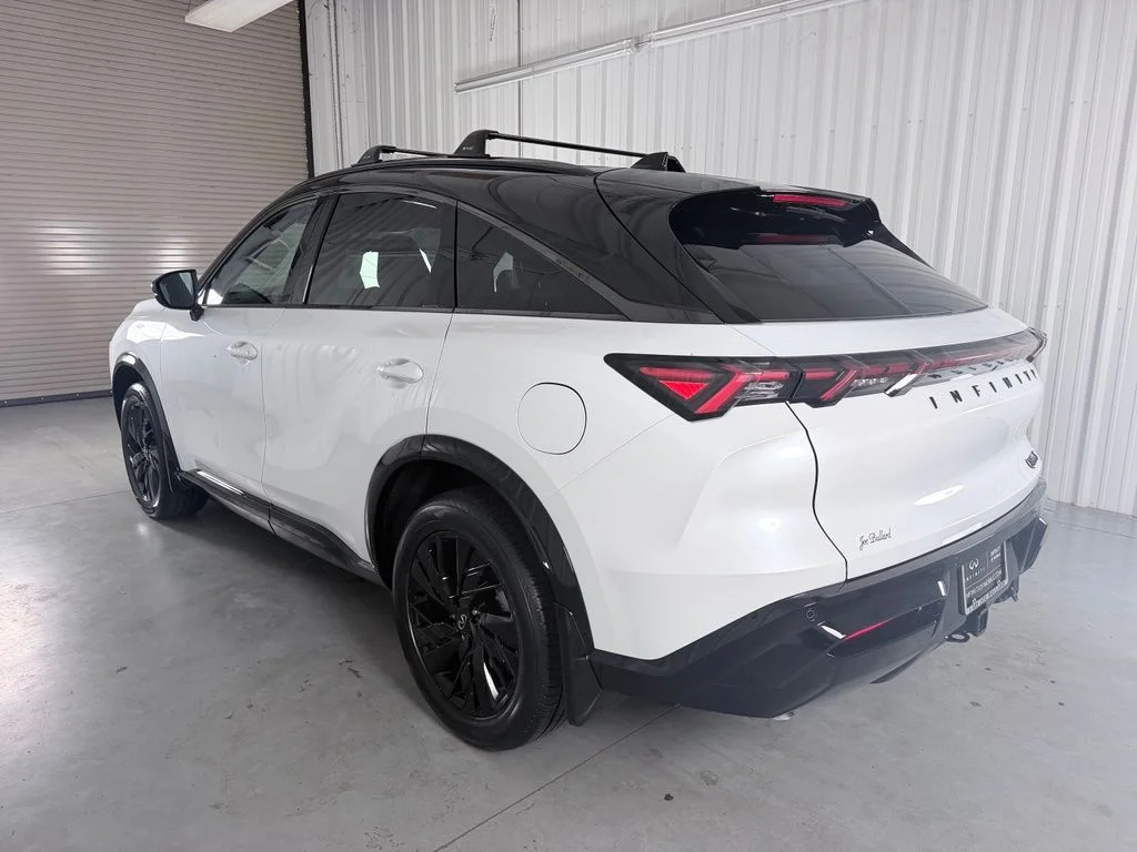 New 2027 White / Black INFINITI SPORT image 9