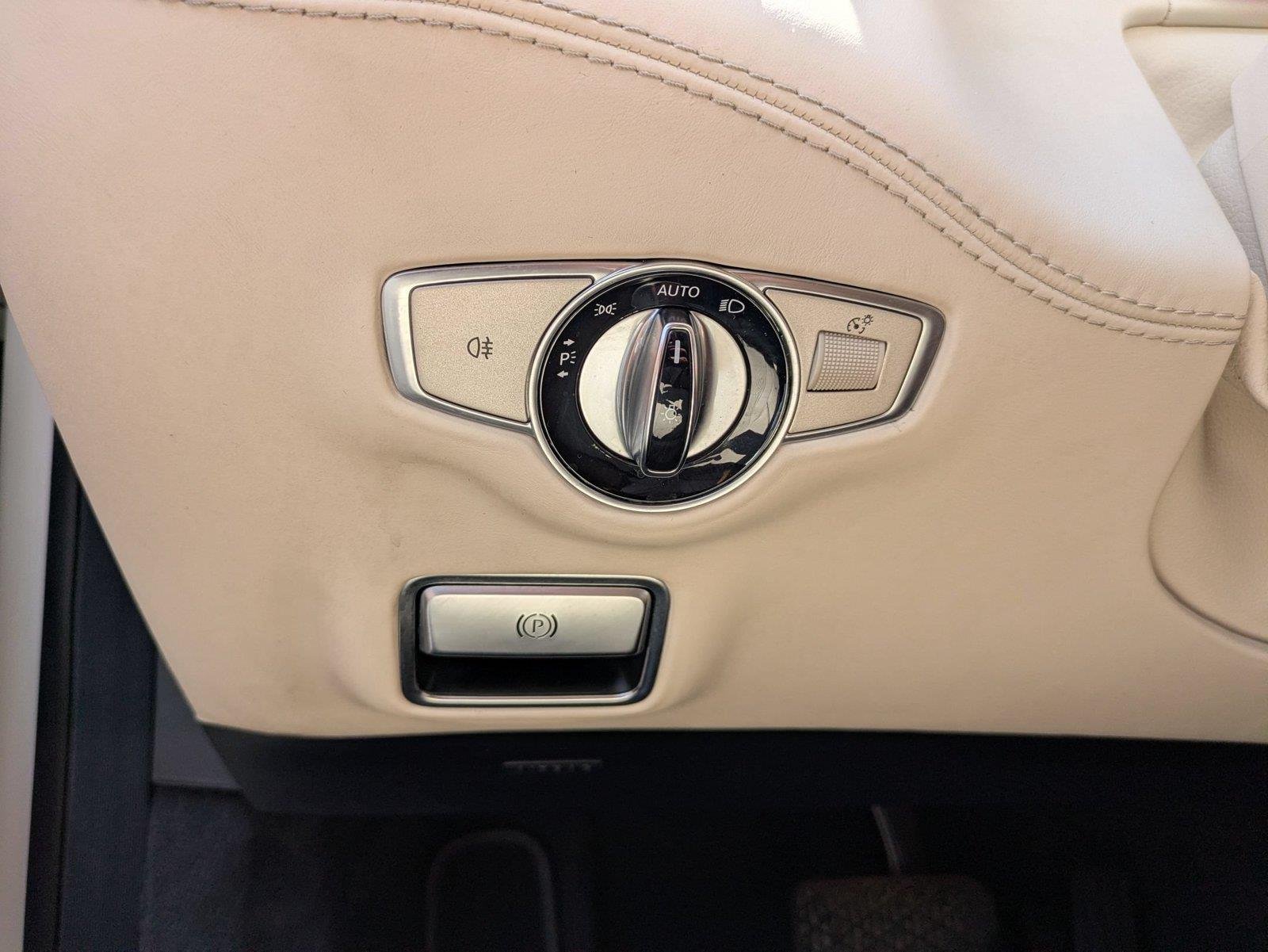 Used 2018 designo Diamond White Metallic Mercedes-Benz S 560 image 17