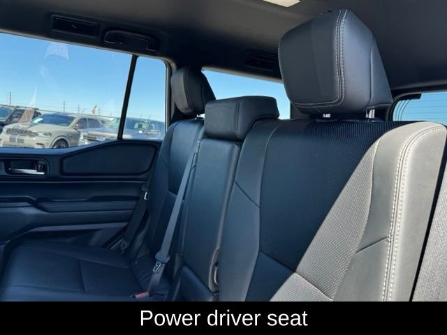 Used 2025 Wind Chill Pearl Toyota Base image 18