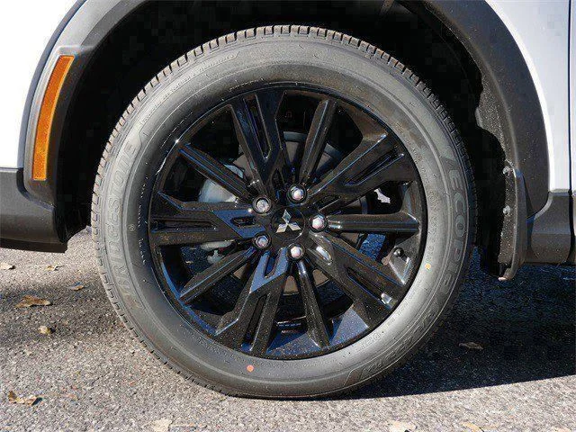 New 2026 White Diamond Mitsubishi LE image 3