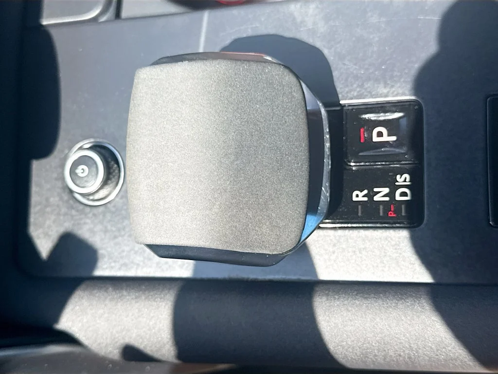 Used 2024  Land Rover Dynamic SE image 18