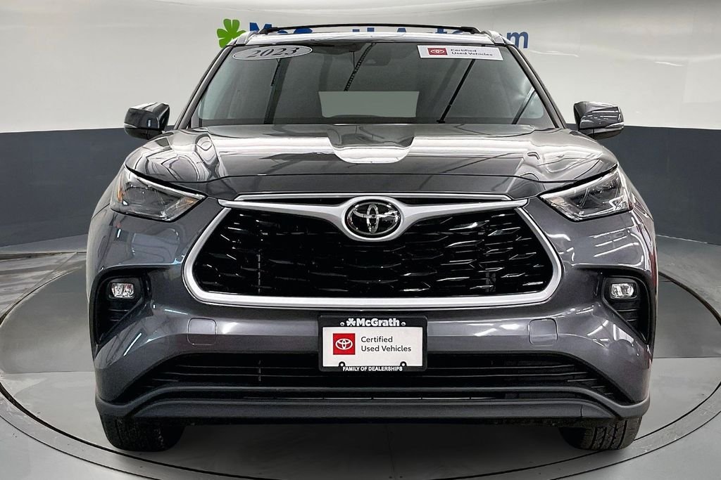 Used 2023 Gray Toyota XLE image 5