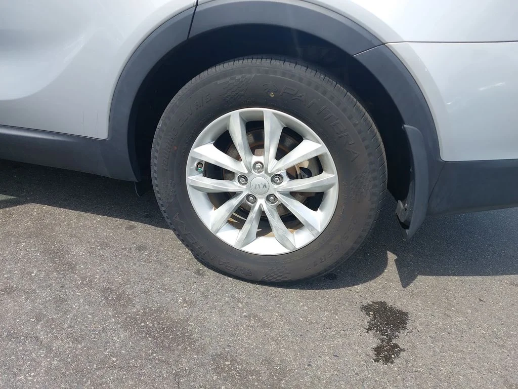 Used 2016 Silver Kia LX image 28