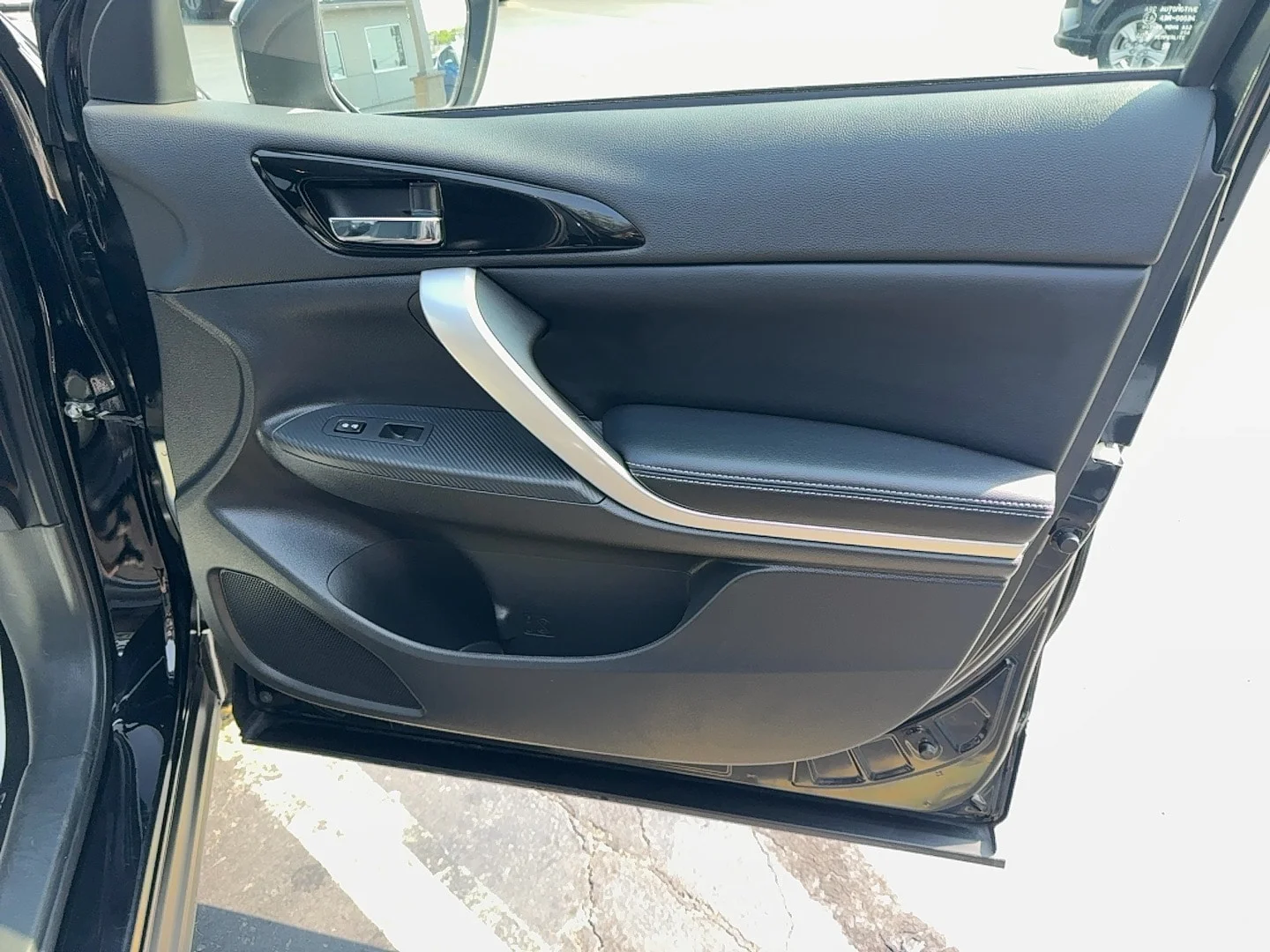 Used 2025 Gray Mitsubishi SE image 27