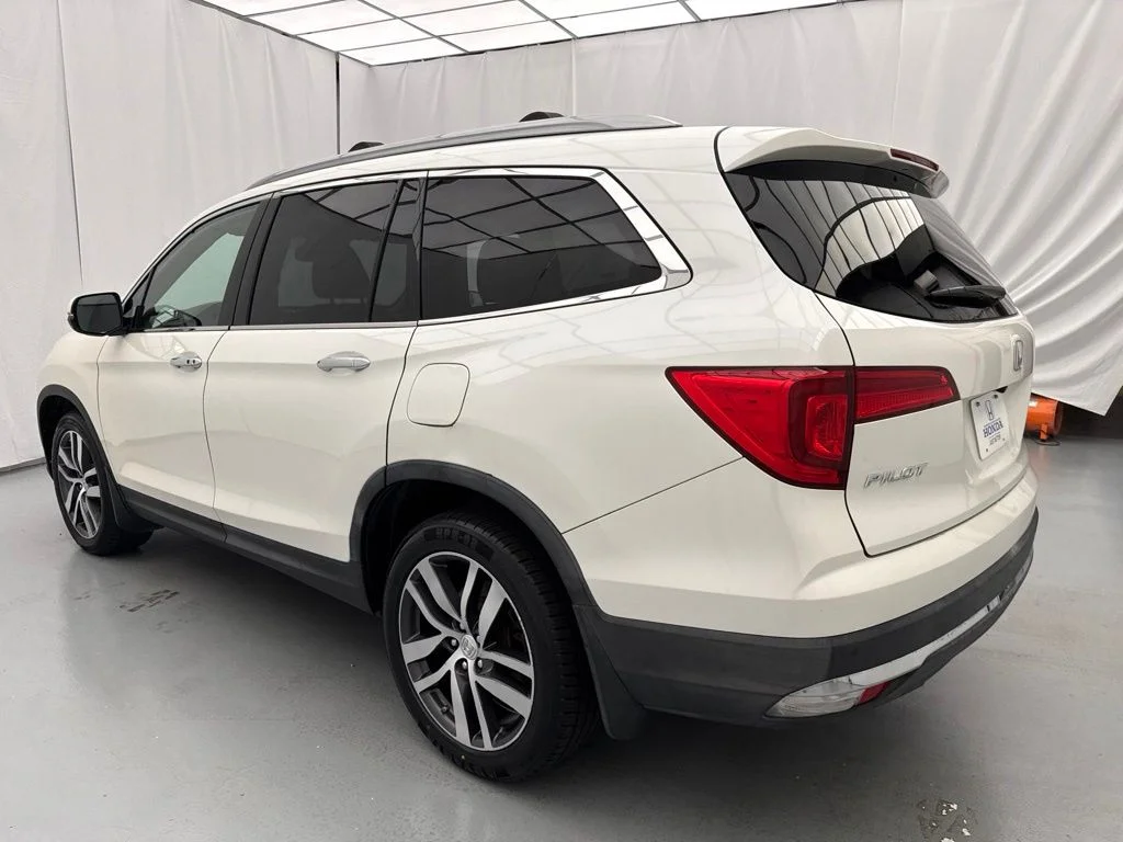 Used 2016 White Honda Touring image 5