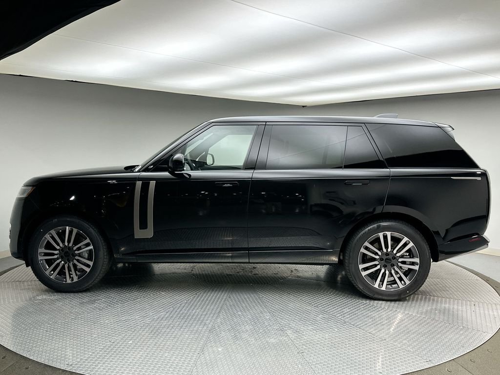 New 2026 Santorini Black LAND ROVER SE LWB 7-Seats / V8 image 2