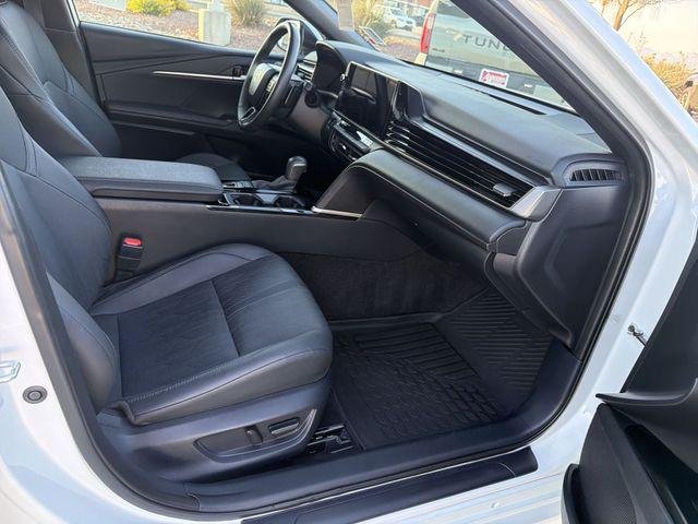 Certified Used 2025 WIND CHILL PEARL Toyota  image 28