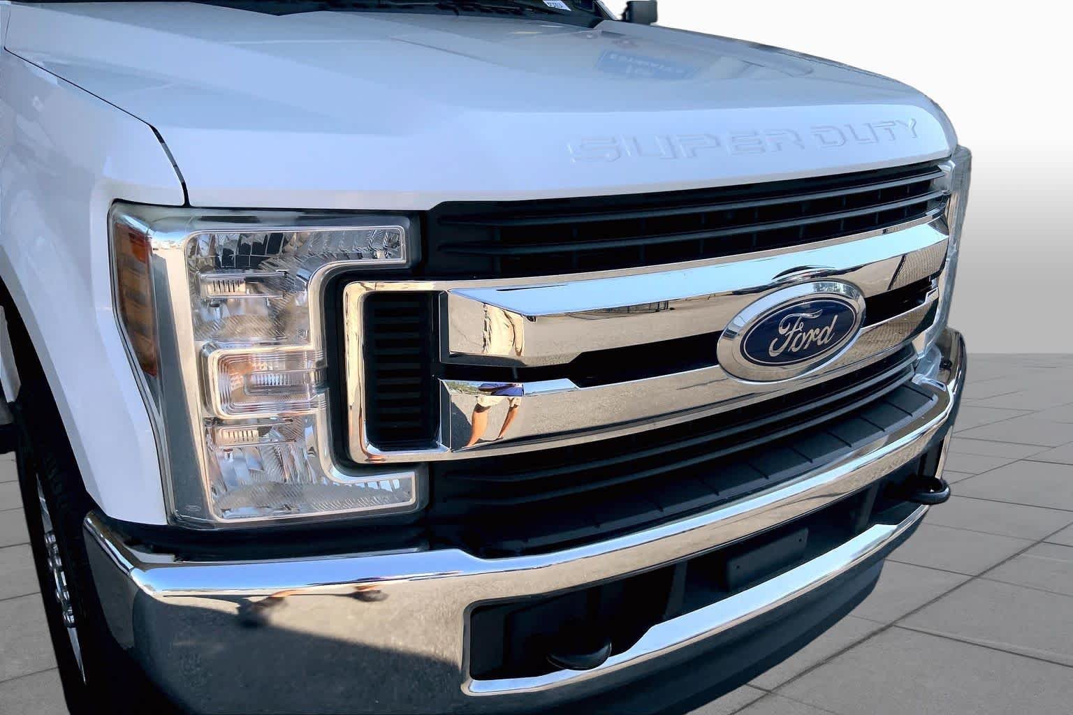 Used 2018 Oxford White Ford XLT image 27