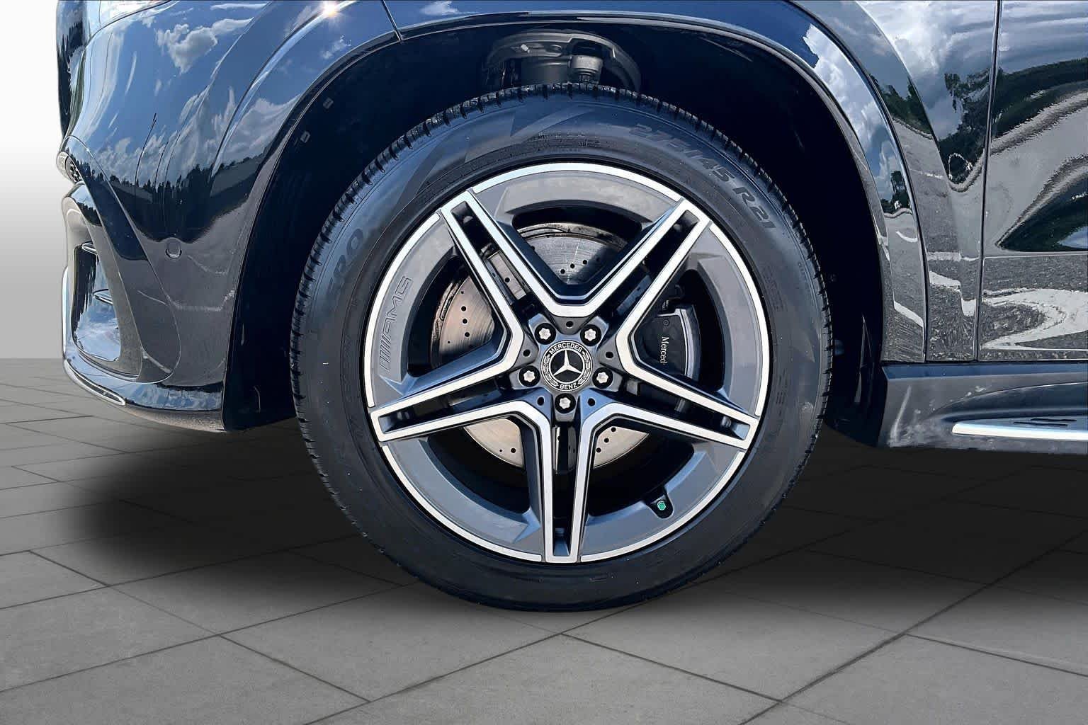 Used 2025 Obsidian Black Metallic Mercedes-Benz GLS 450 image 11