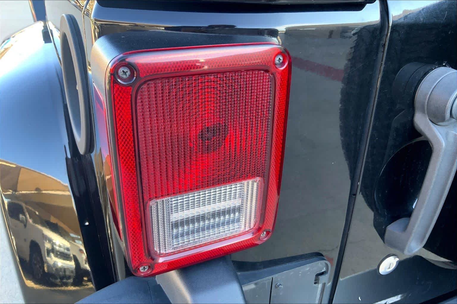 Used 2012 Black Jeep Sahara image 27