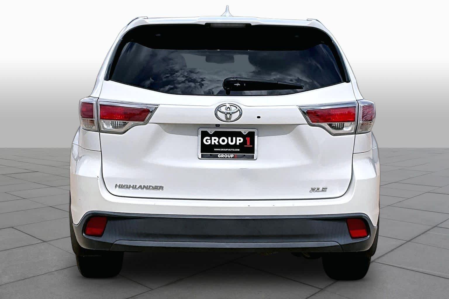 Used 2015 Blizzard Pearl Toyota XLE image 5