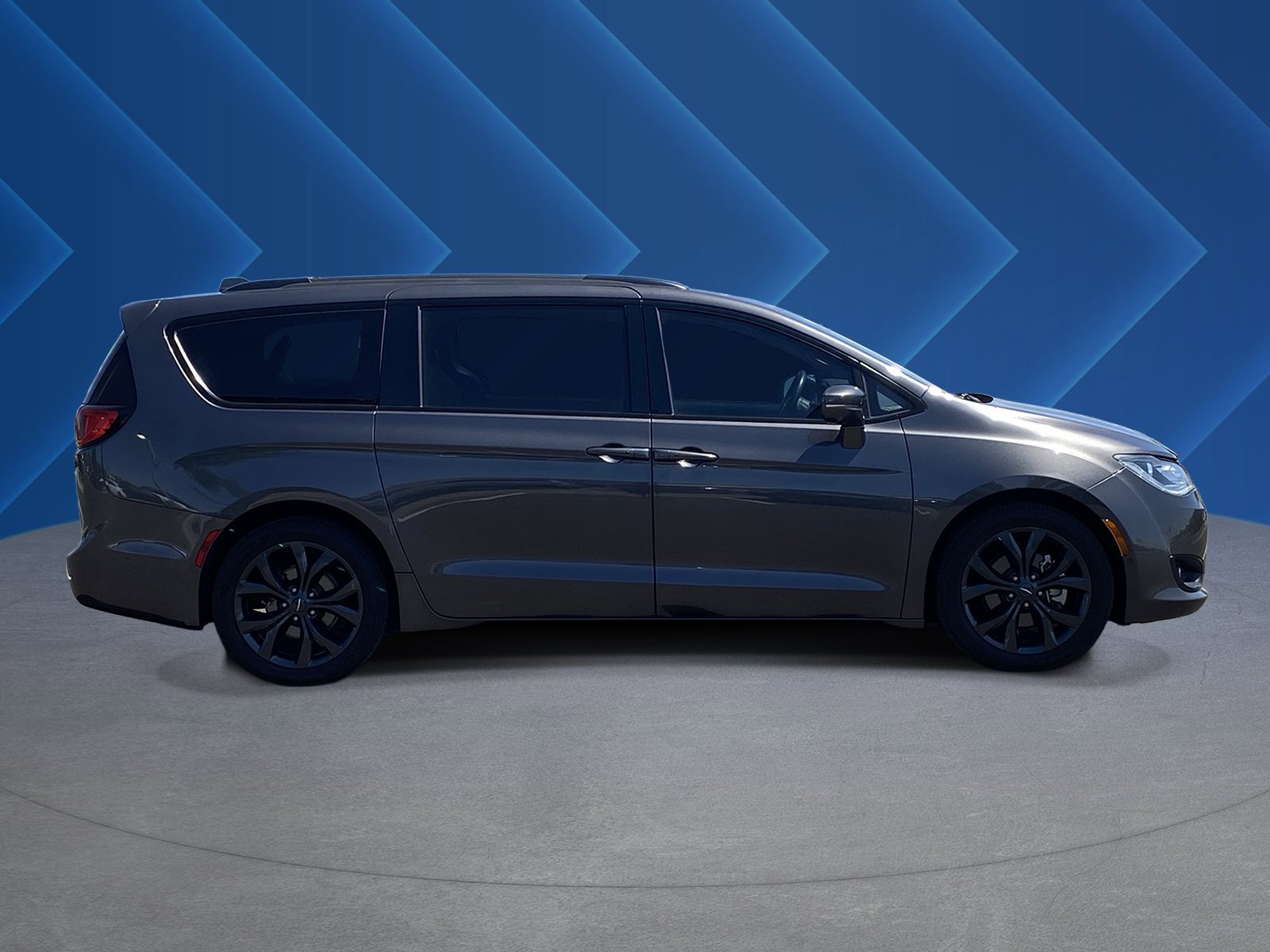 Used 2018 Chrysler Pacifica Limited with VIN 2C4RC1GG9JR263179 for sale in Surprise, AZ
