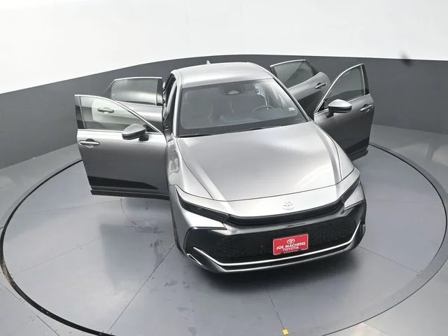 Used 2023  Toyota XLE image 38
