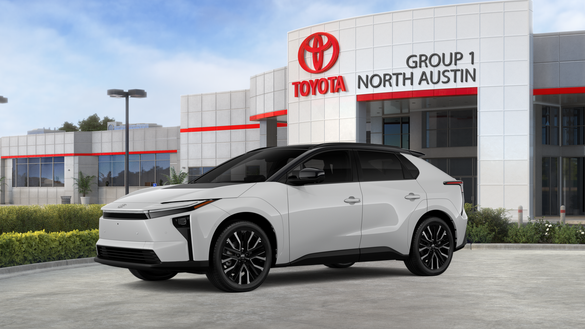 New 2026 Wind Chill Pearl with Midnight Black Metallic roof Toyota Limited image 2
