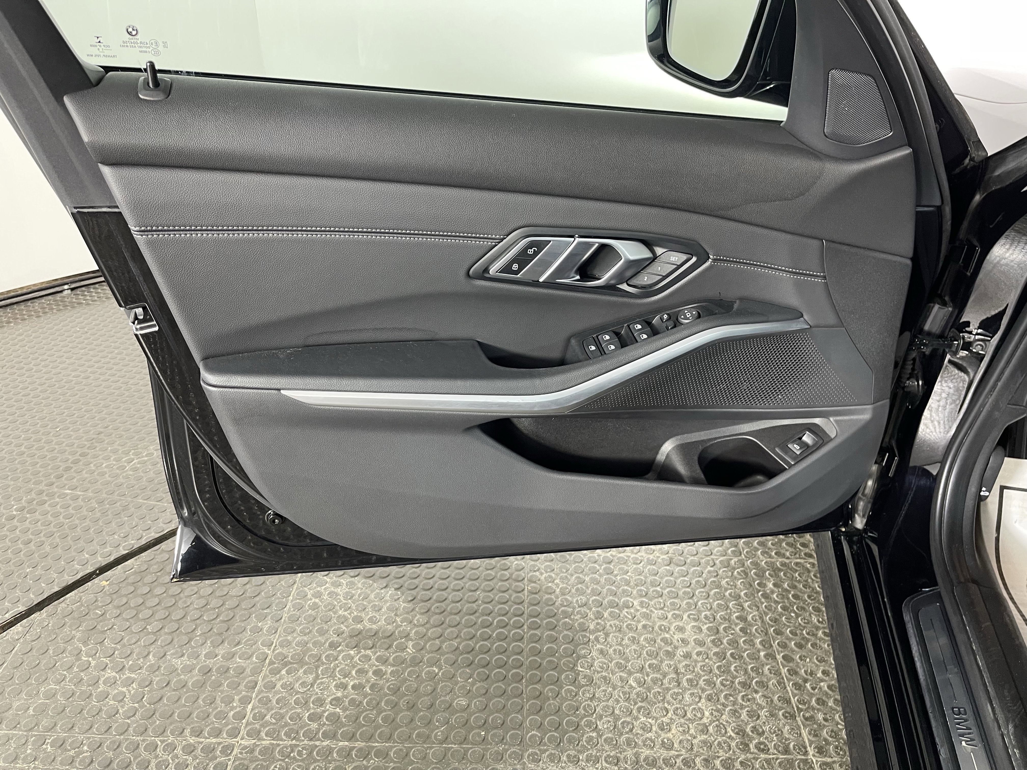 Used 2019 BLACK BMW 330i xDrive image 10