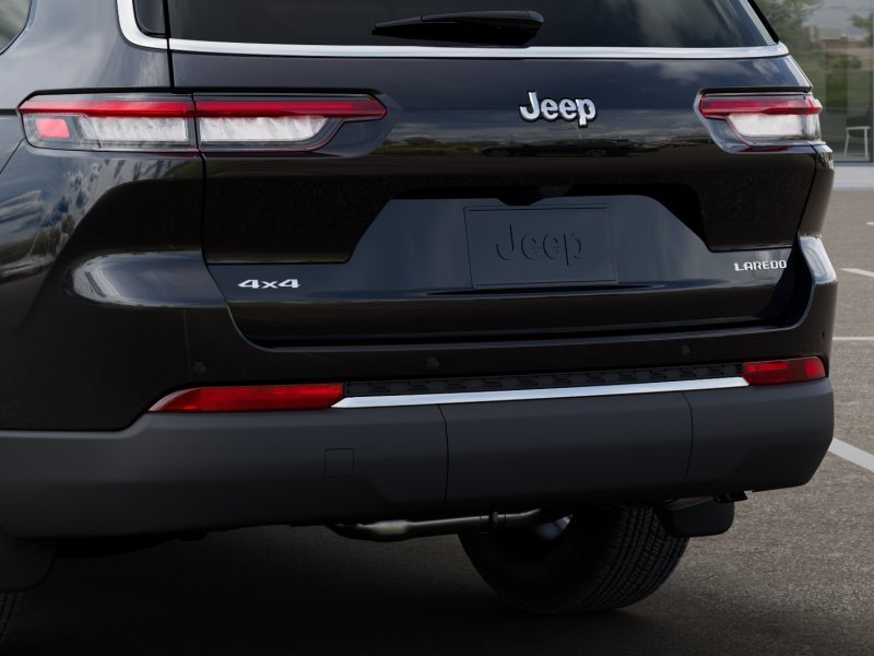 New 2025 Diamond Black Crystal Pearl-Coat Exterior Paint Jeep Laredo image 39