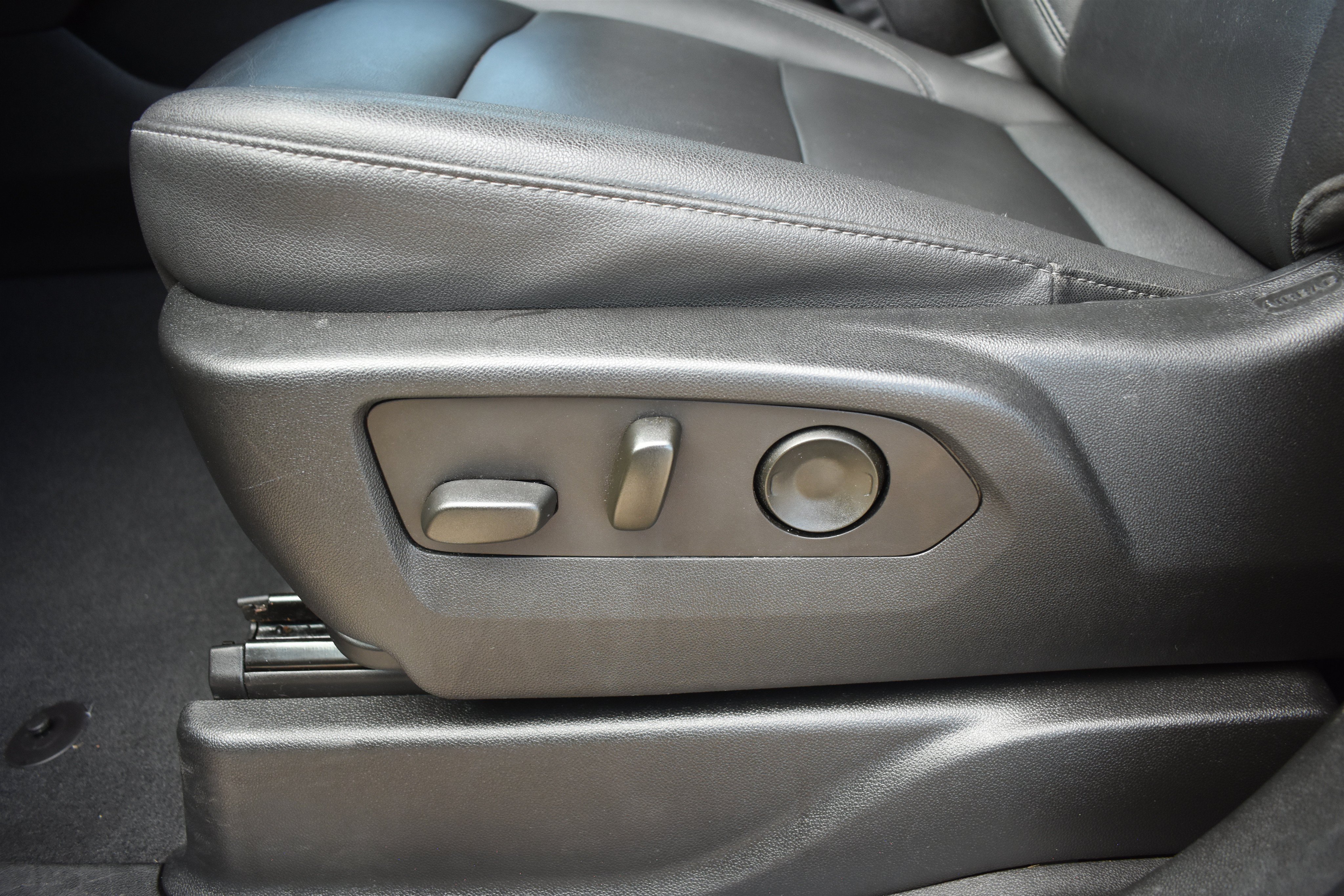 2023 Chevrolet Suburban LT - Photo 13