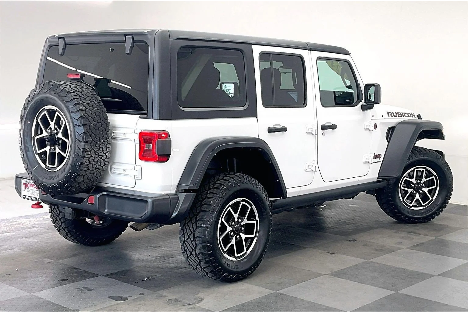 Used 2024 Bright White Clearcoat Jeep Rubicon image 13