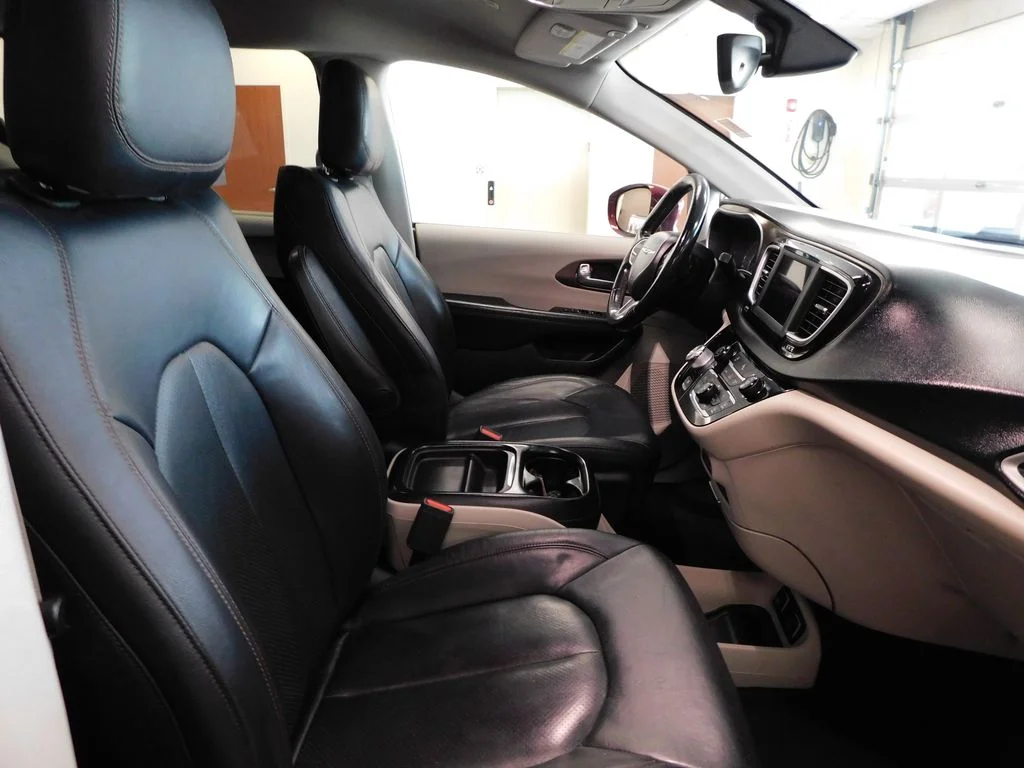 Used 2019 Velvet Red Pearlcoat Chrysler Touring L image 50
