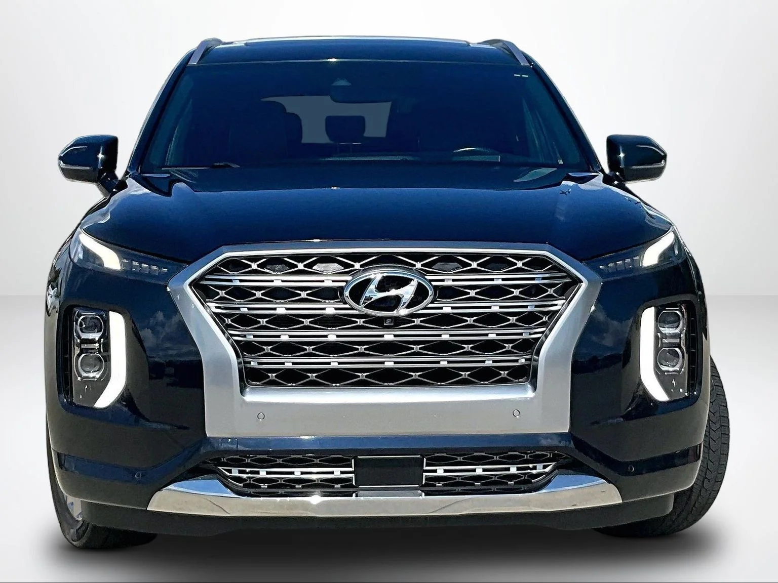 Used 2020 White Hyundai Limited image 4