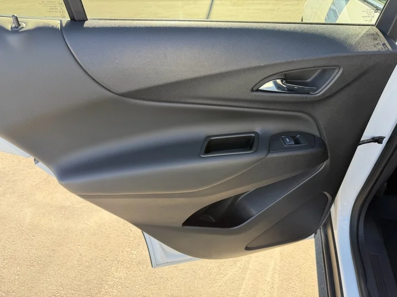 Used 2024 Summit White Chevrolet LT image 17