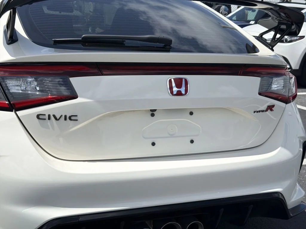 Used 2025 White Honda  image 39