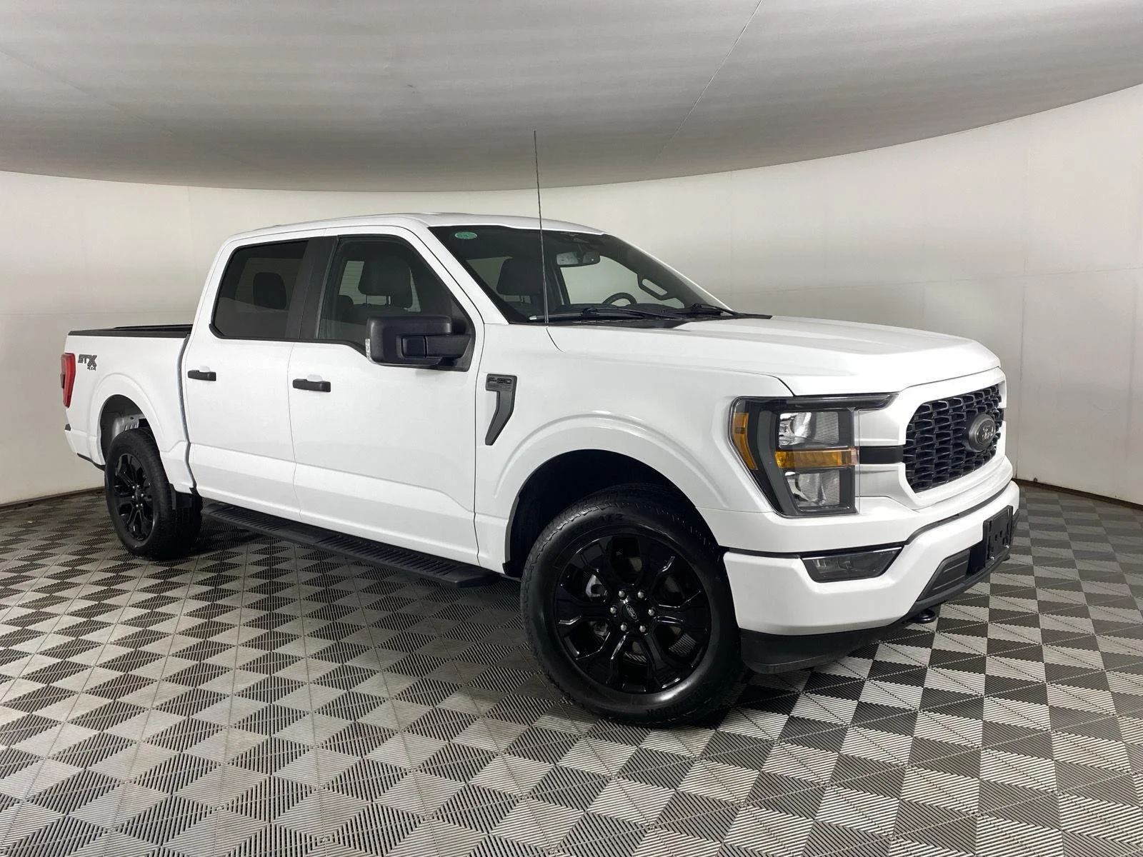 Used 2023 Oxford White Ford XL image 11