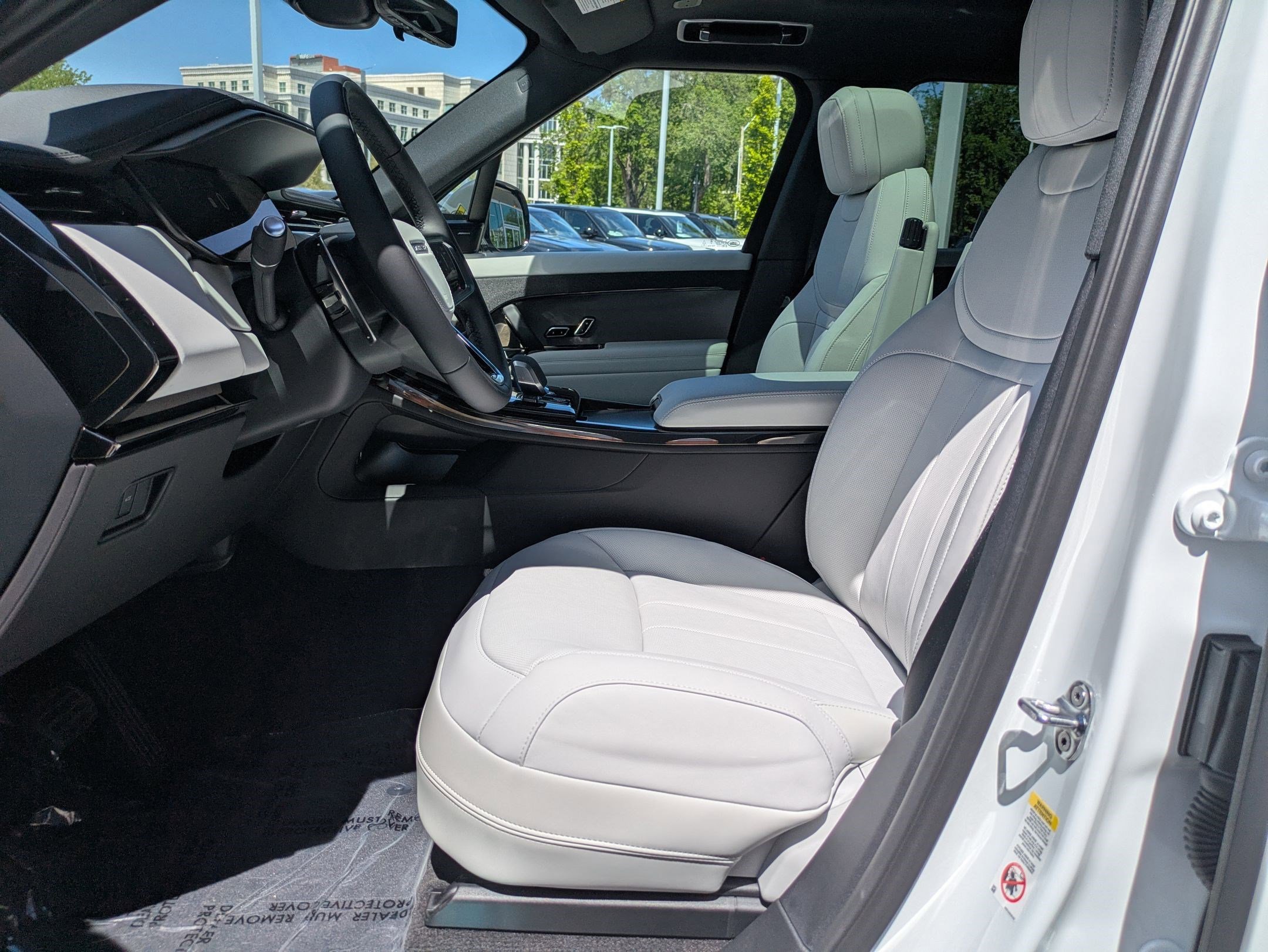 New 2026 Fuji White Land Rover P360 SE image 23