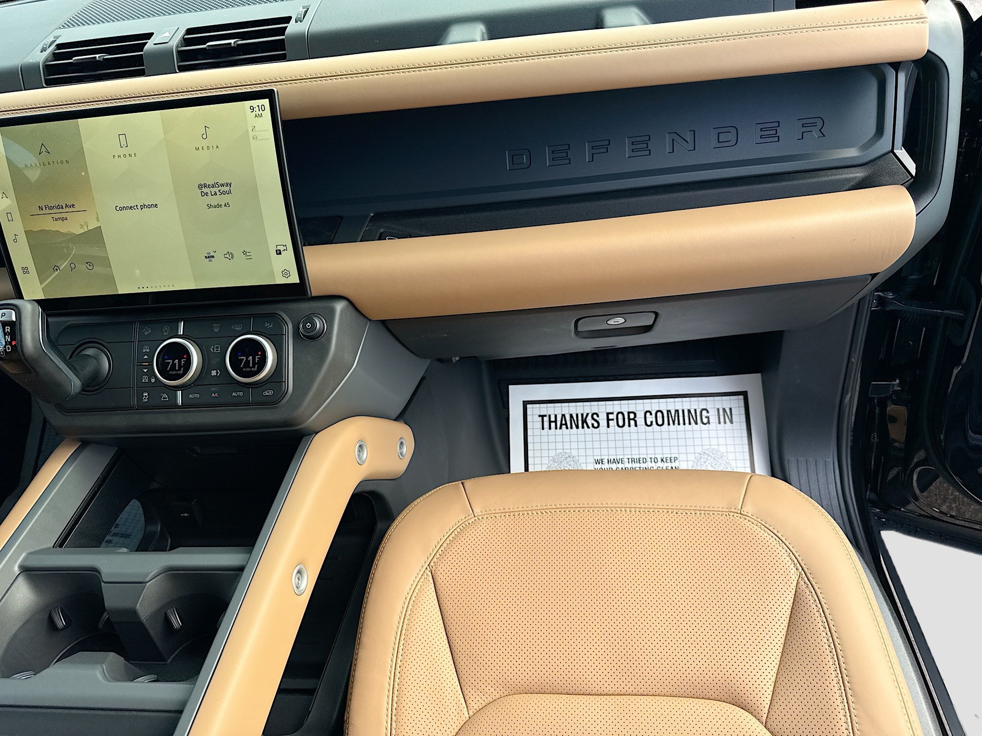 New 2026 Santorini Black Land Rover X-Dynamic SE image 18