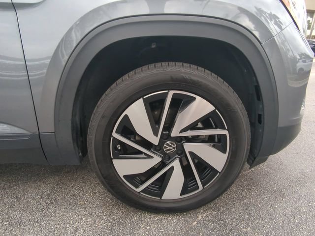 Used 2024 Gray Volkswagen 2.0T SE w/Technology image 11