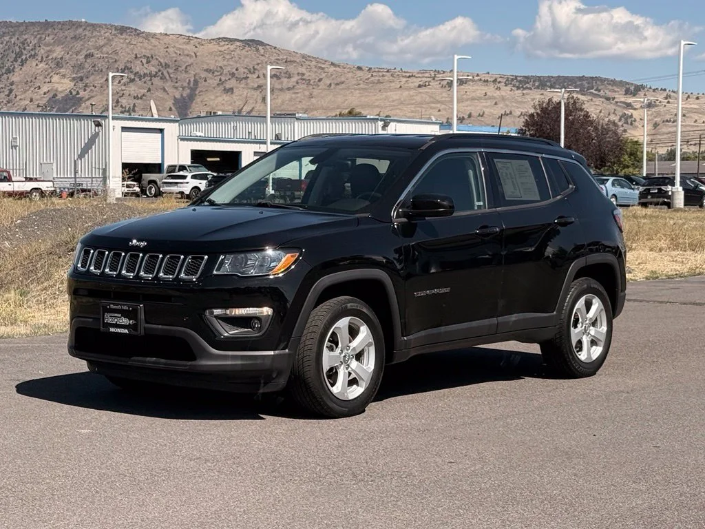 Used 2018 Diamond Black Jeep Latitude image 8
