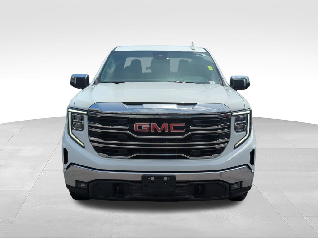 Used 2024 White GMC SLT image 9