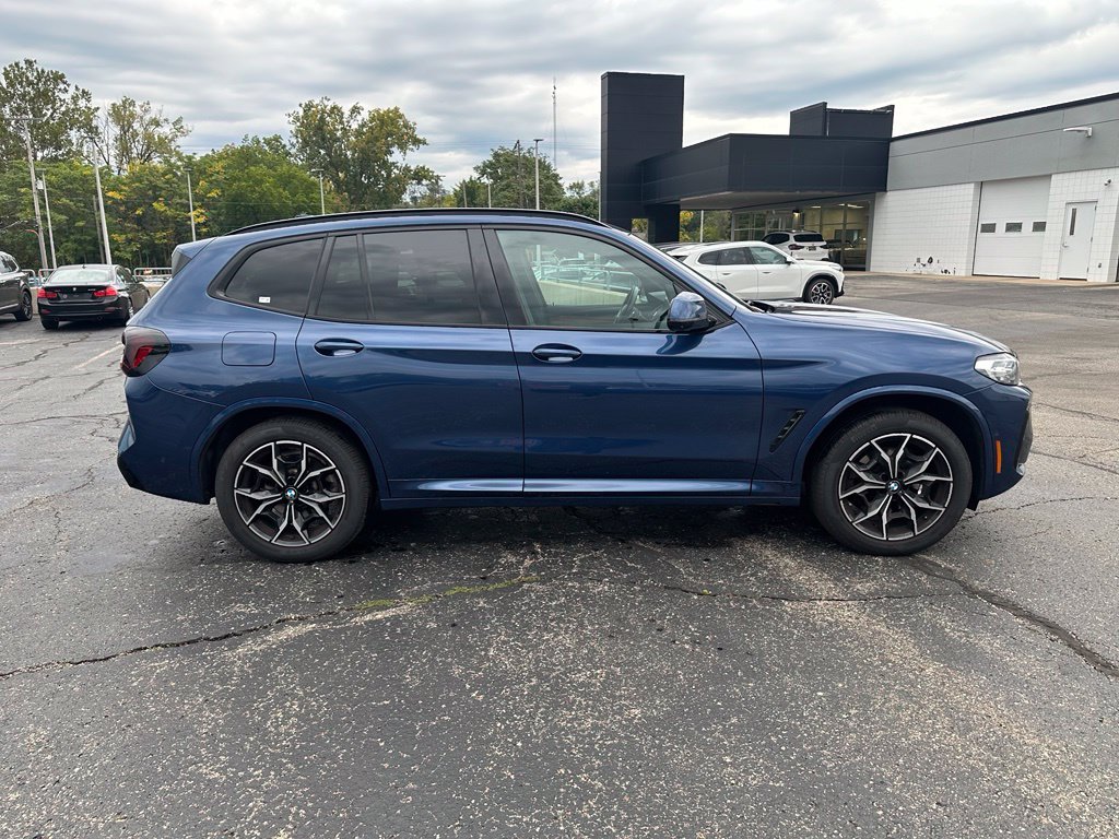 Used 2024 Blue Metallic BMW xDrive30i image 4