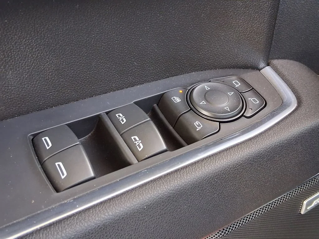 Used 2025 Volcanic Red Tintcoat GMC SLT image 19