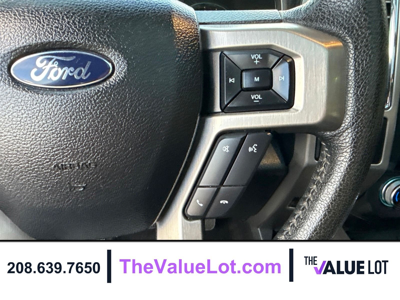 Used 2015  Ford Platinum image 26