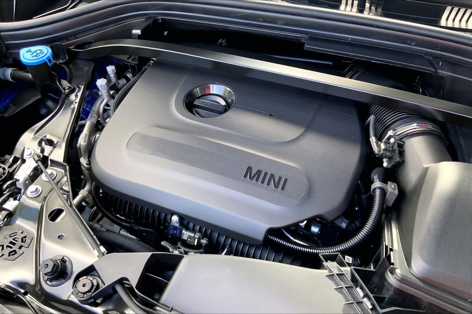 New 2027 Blazing Blue Metallic MINI Iconic image 17