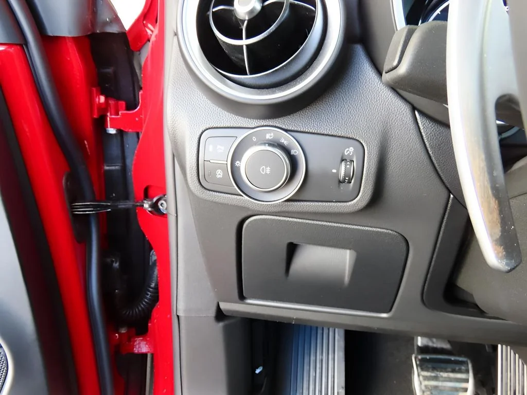 New 2025 Alfa Rosso (Red) Exterior Paint Alfa Romeo Base image 34