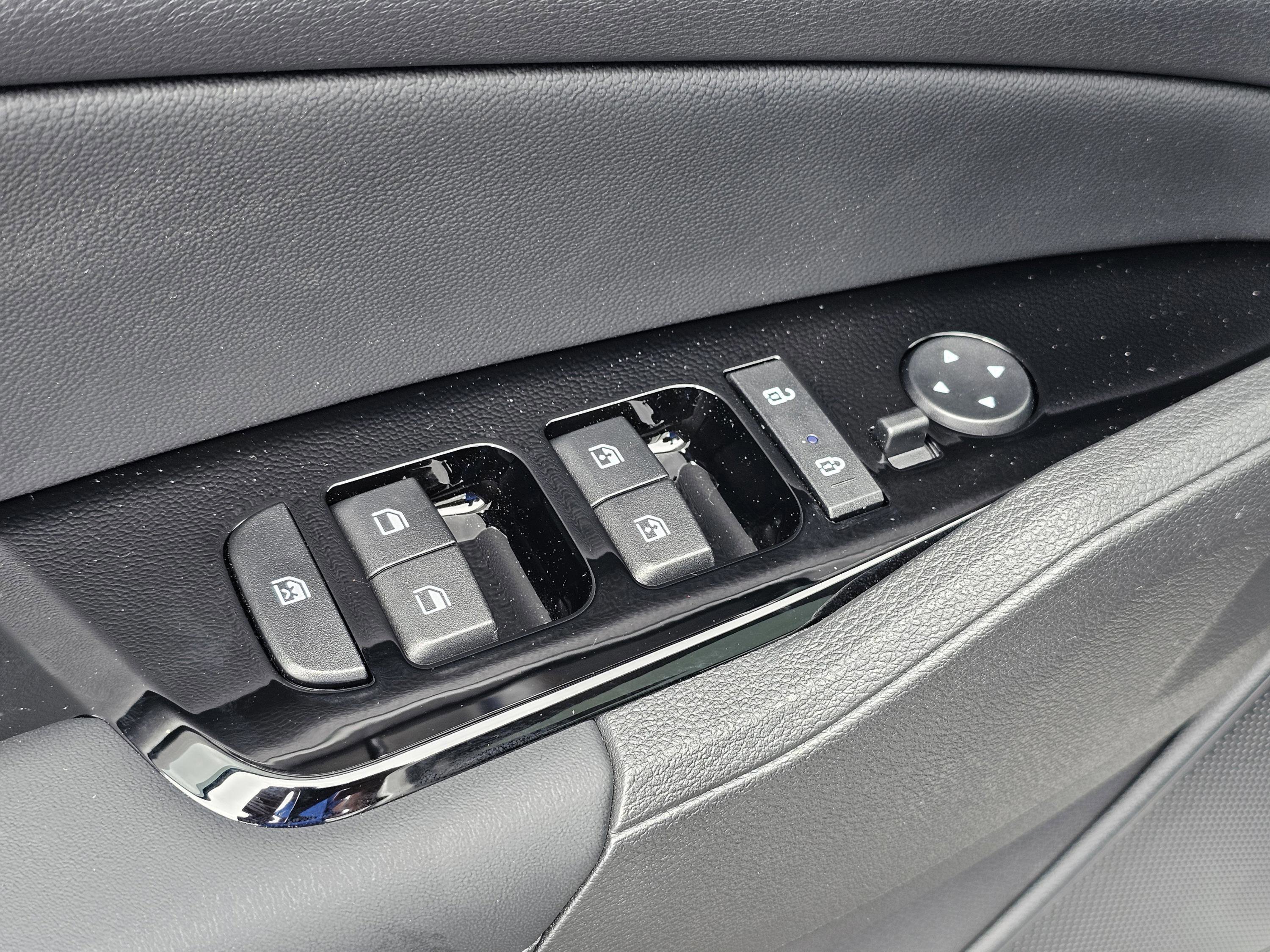 2025 Kia Sportage EX Hybrid - Photo 15