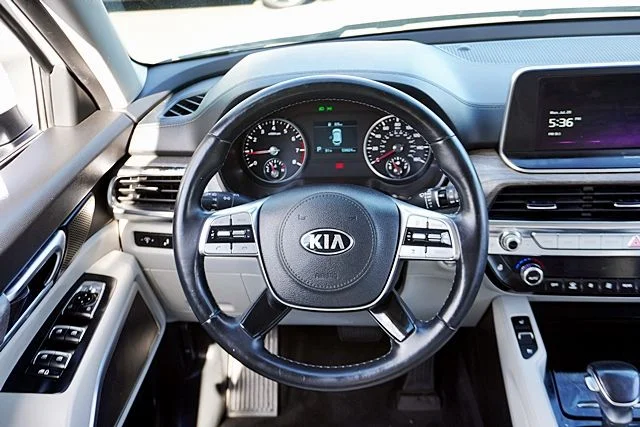 Used 2021 White Kia EX image 20