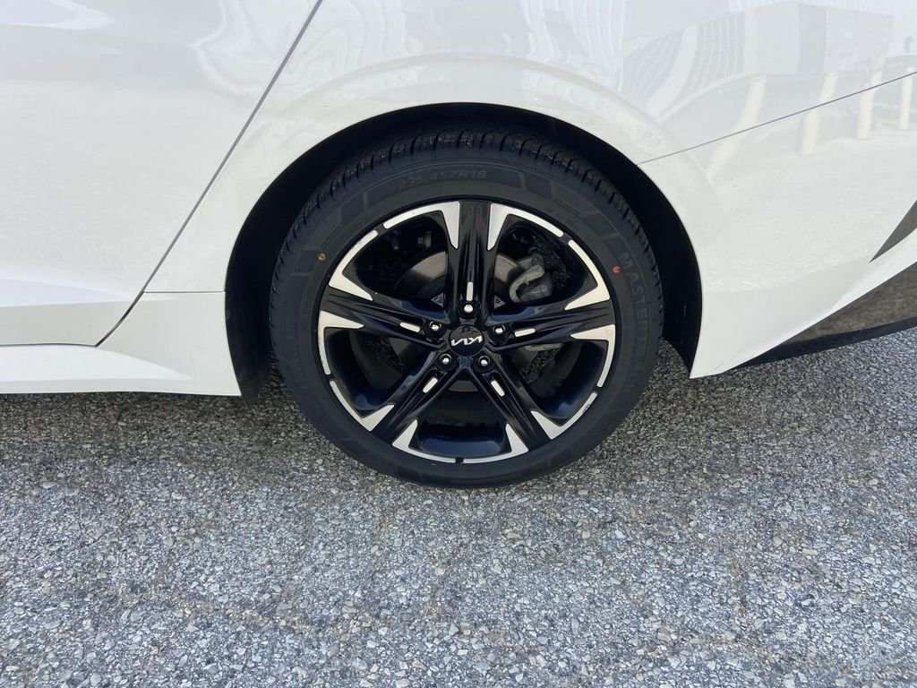 Used 2023 White Kia GT-Line image 10