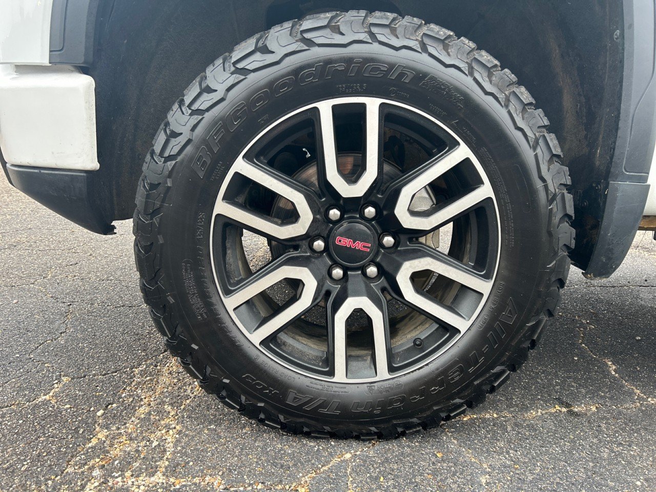Used 2024 Summit White GMC AT4 image 8