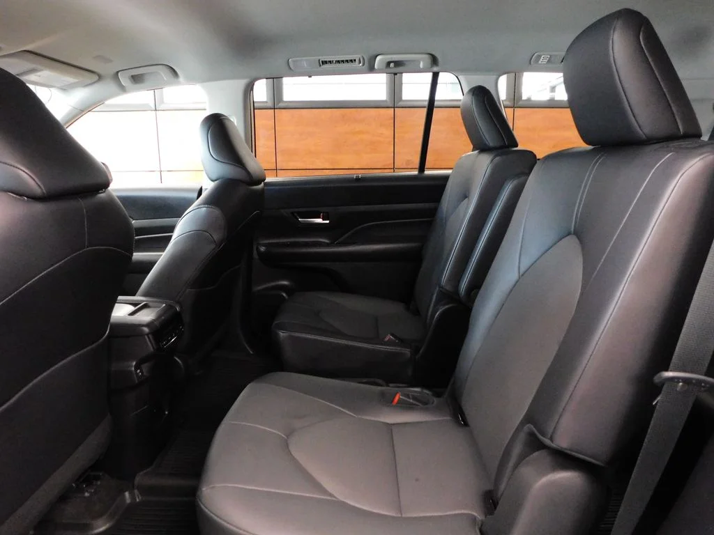 Used 2024 Cream Toyota XLE image 41