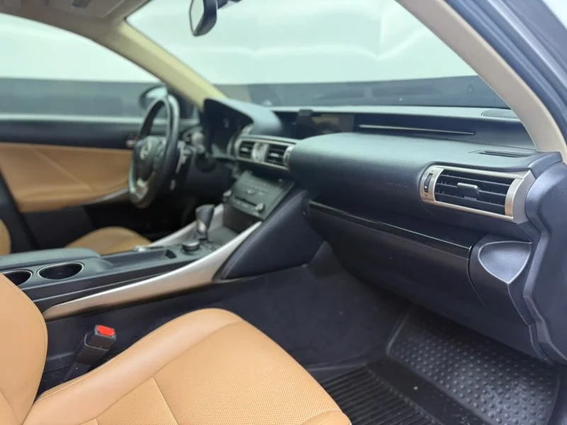 2016 Lexus IS 200t - Photo 21