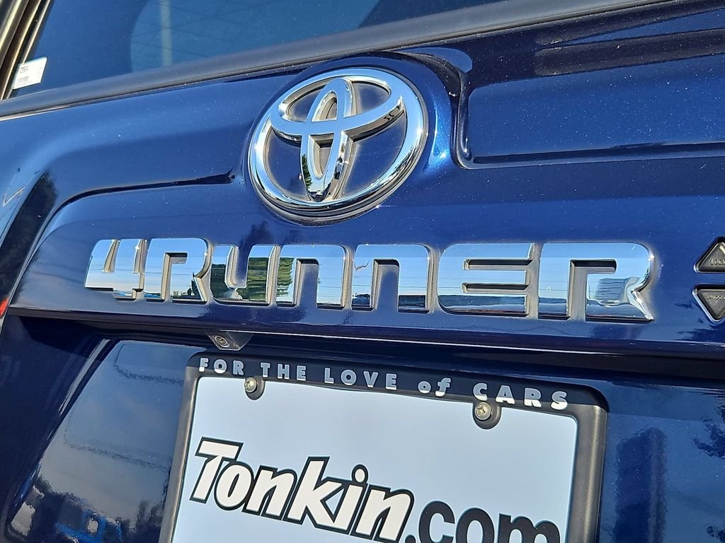 Used 2022 Nautical Blue Metallic Toyota SR5 Premium image 25