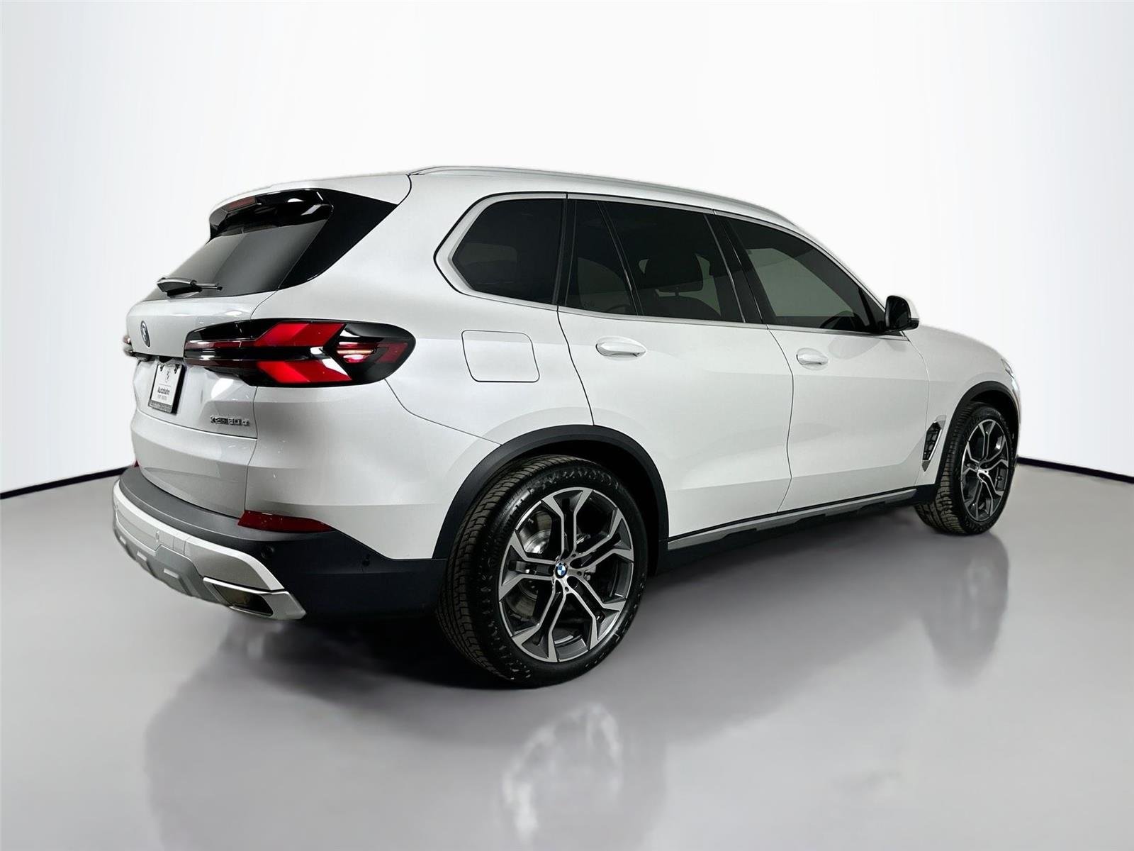 New 2026 Mineral White Metallic BMW xDrive50e image 6