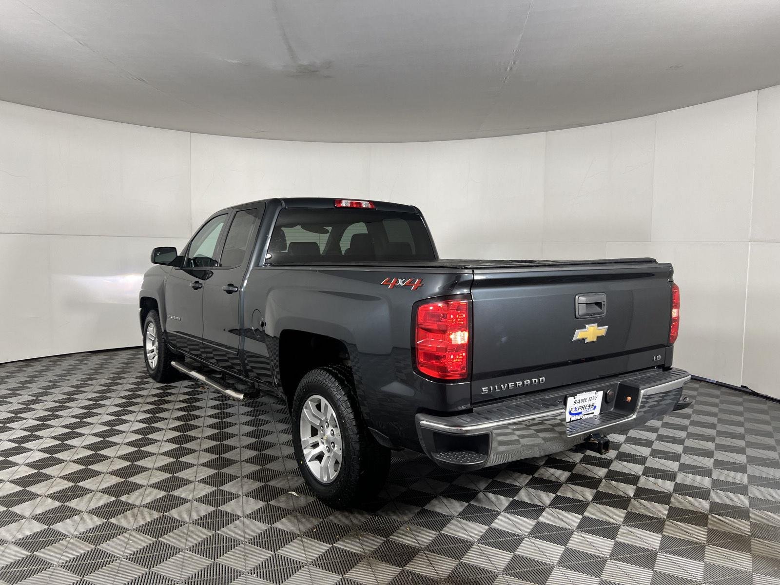 Used 2019 Graphite Metallic Chevrolet LT image 5