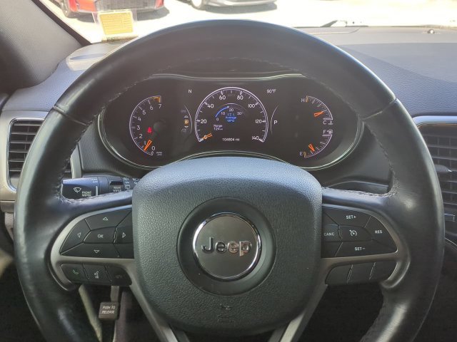 Used 2018 White Jeep Laredo image 28