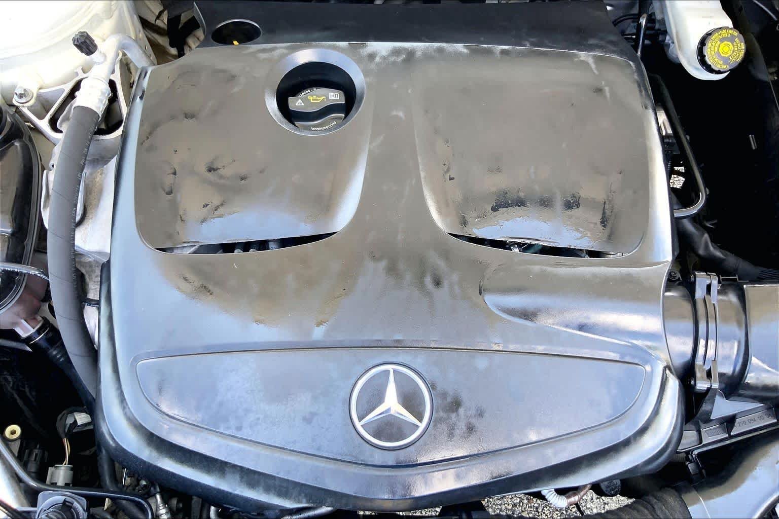 Used 2017 Cirrus White Mercedes-Benz GLA 250 image 32